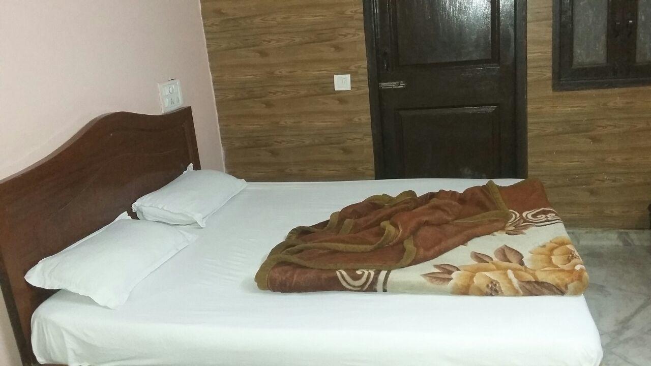 Hotel Parth Palace Neu-Delhi Exterior foto